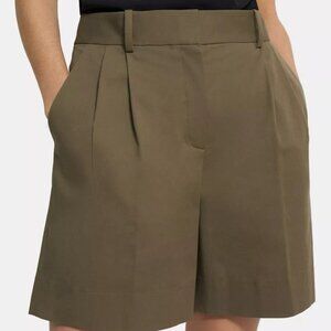 THEORY Double Pleated Bermuda Cotton Short in Soft Chino Willow Olive Green